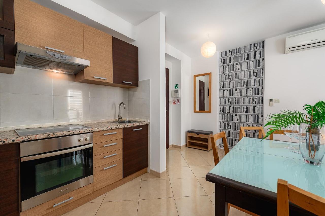 Apartment Ares 14 - Umag Center Esterno foto